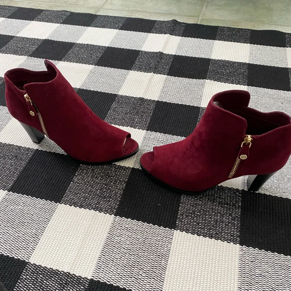 Isaac Mizrahi Open Toe and Side Zip Boot - Picture 9 of 11